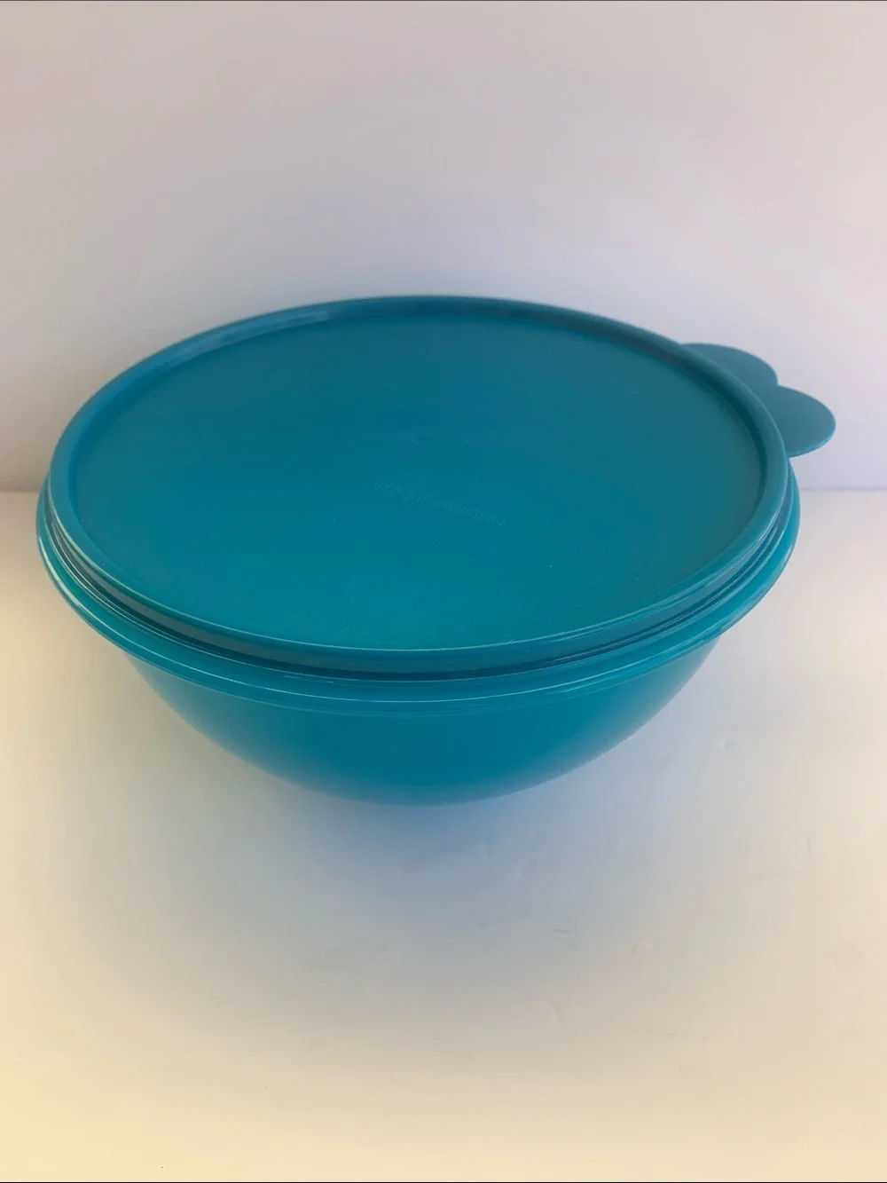 Tupperware Heritage Wonderlier Bowl Vintage 2L (8 3/4 Cups)  Blue  Color